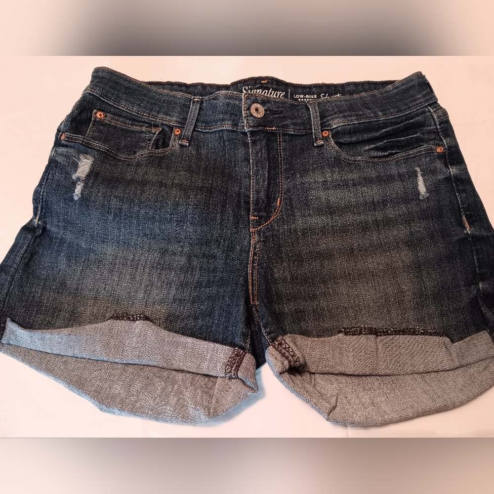 Signature Levi Strauss & Co. Low-rise W30 Denim shorts